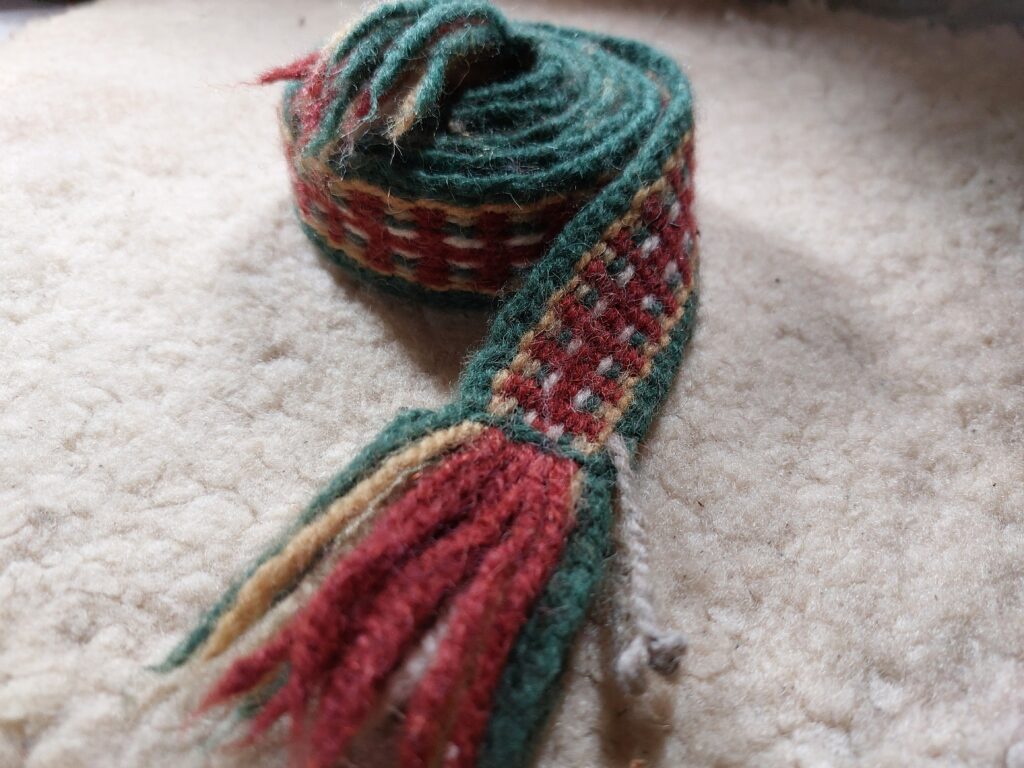 Decorative woolen ribbon